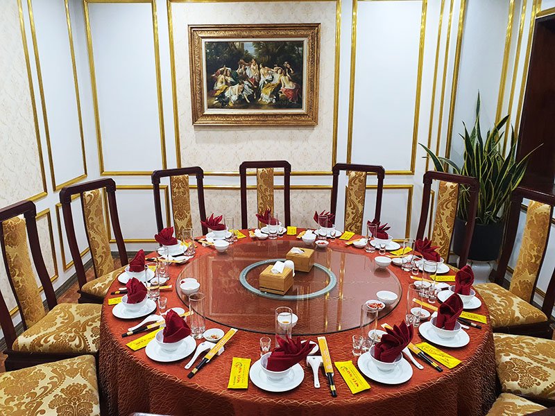 Không gian tổ chức tiệc sang trọng, ấm cúng